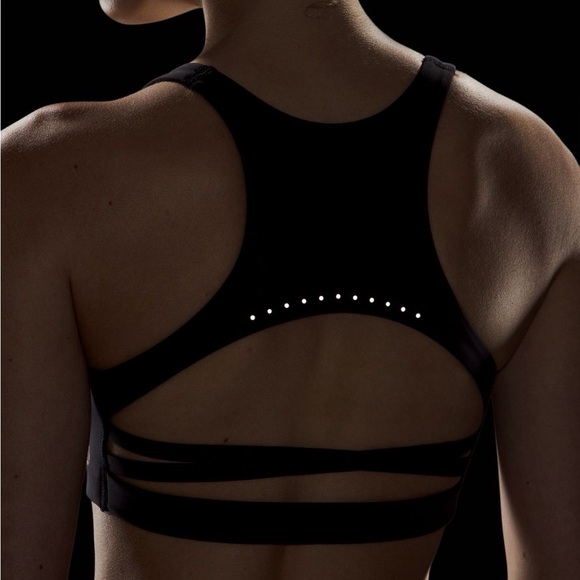 1-22 NWT Size L Lululemon Strappy Back Sports Bra Black - Picture 4 of 10